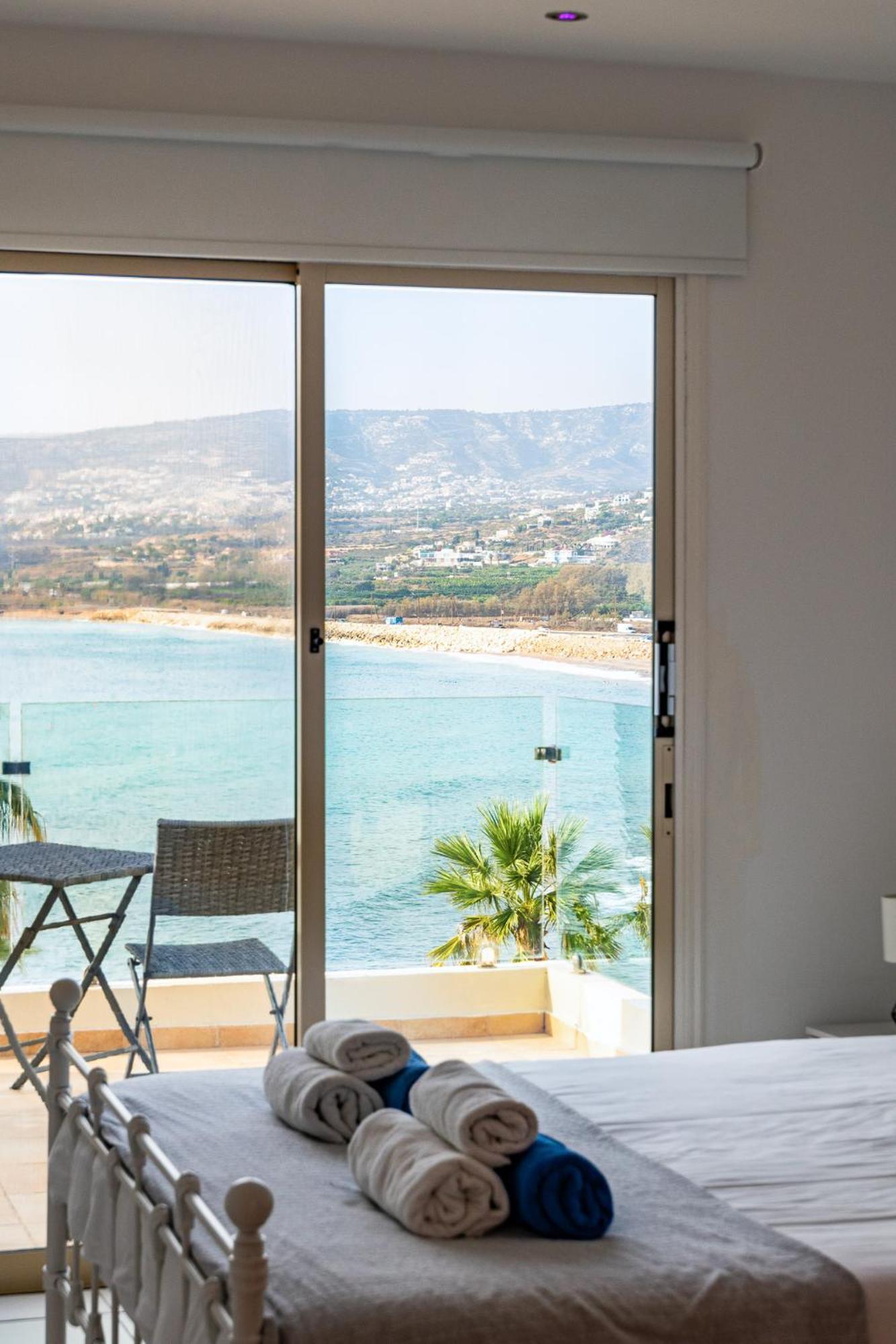 Beach Front Villa Mer Blu By Ezoria Villas Coral Bay Extérieur photo