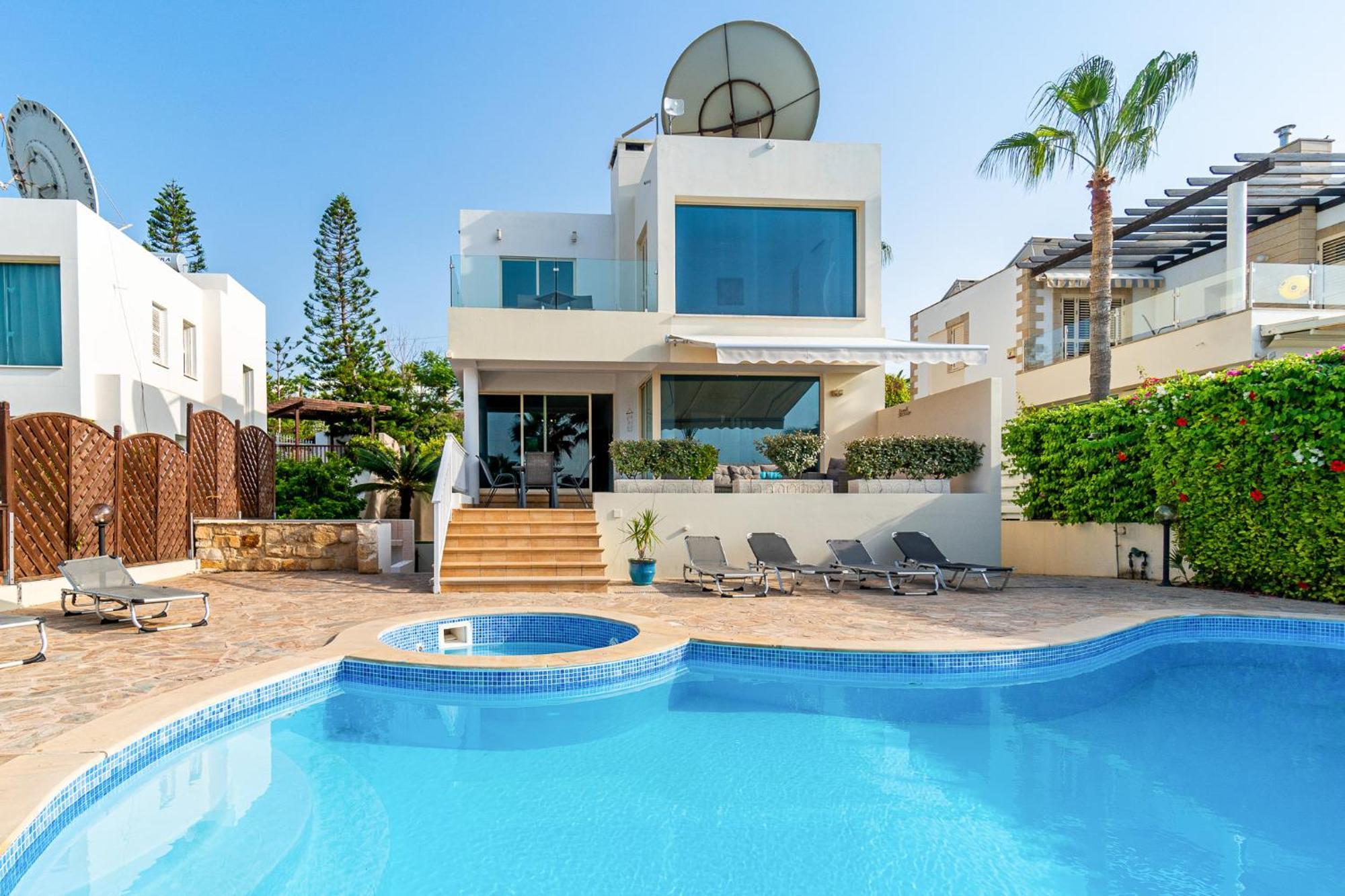 Beach Front Villa Mer Blu By Ezoria Villas Coral Bay Extérieur photo